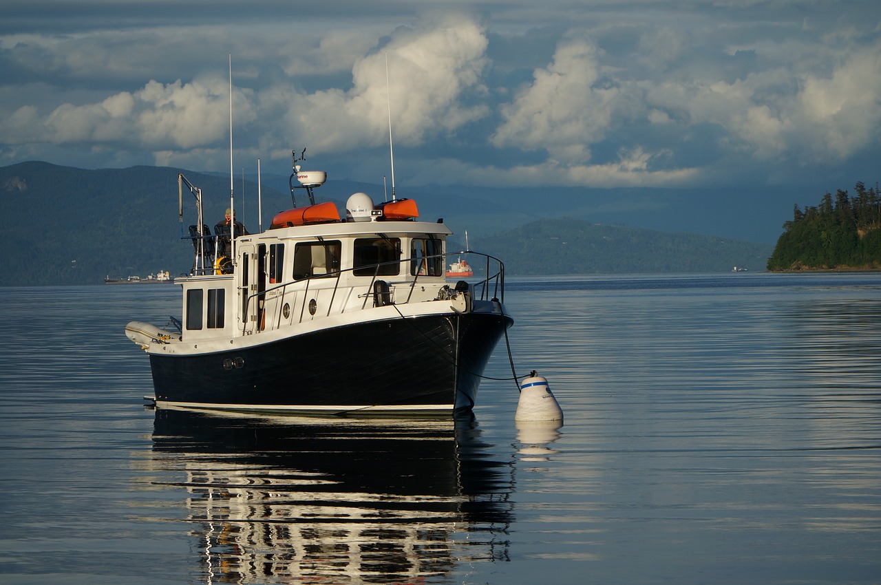 boat  cloud  ocean free photo