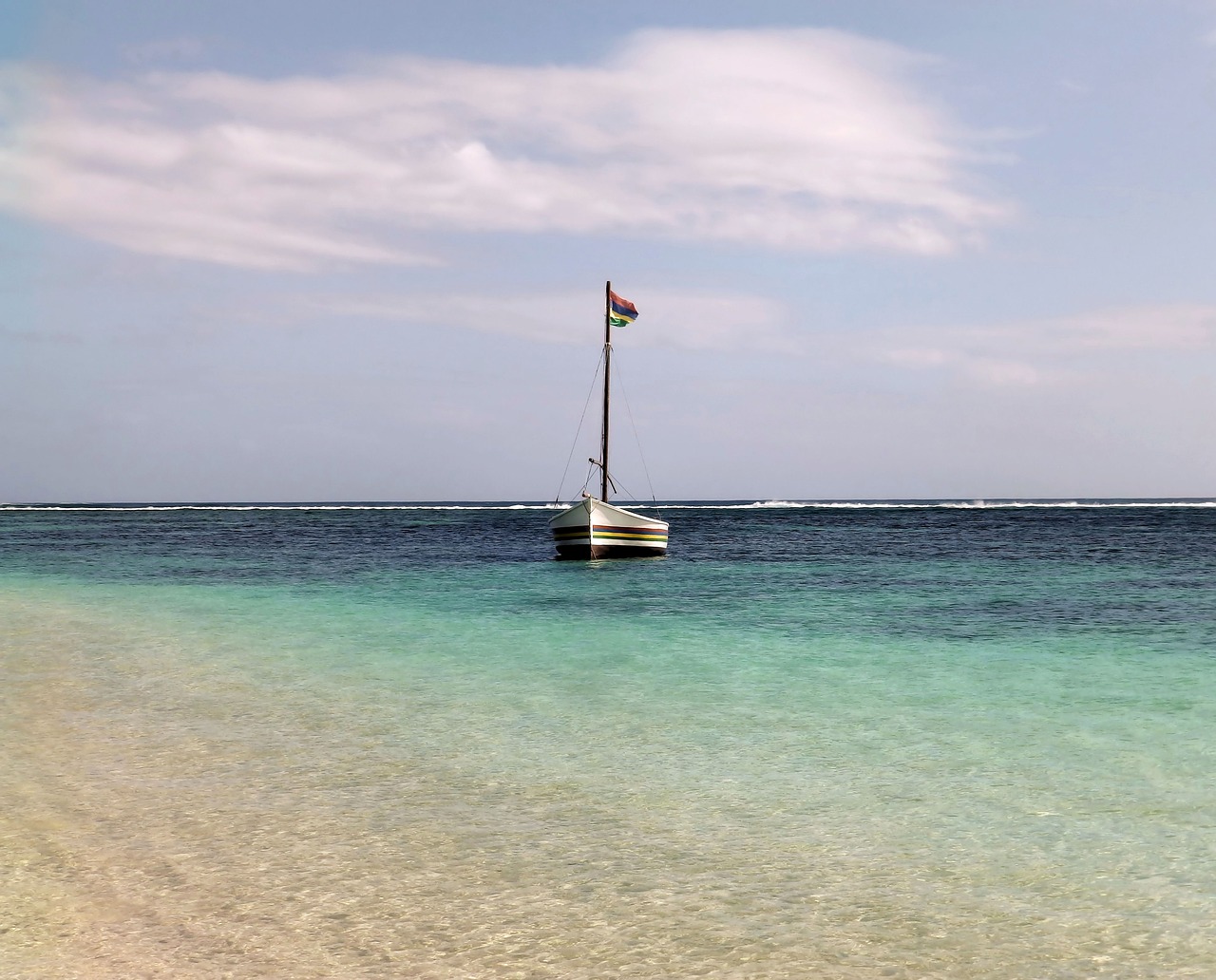 boat  flag  sea free photo