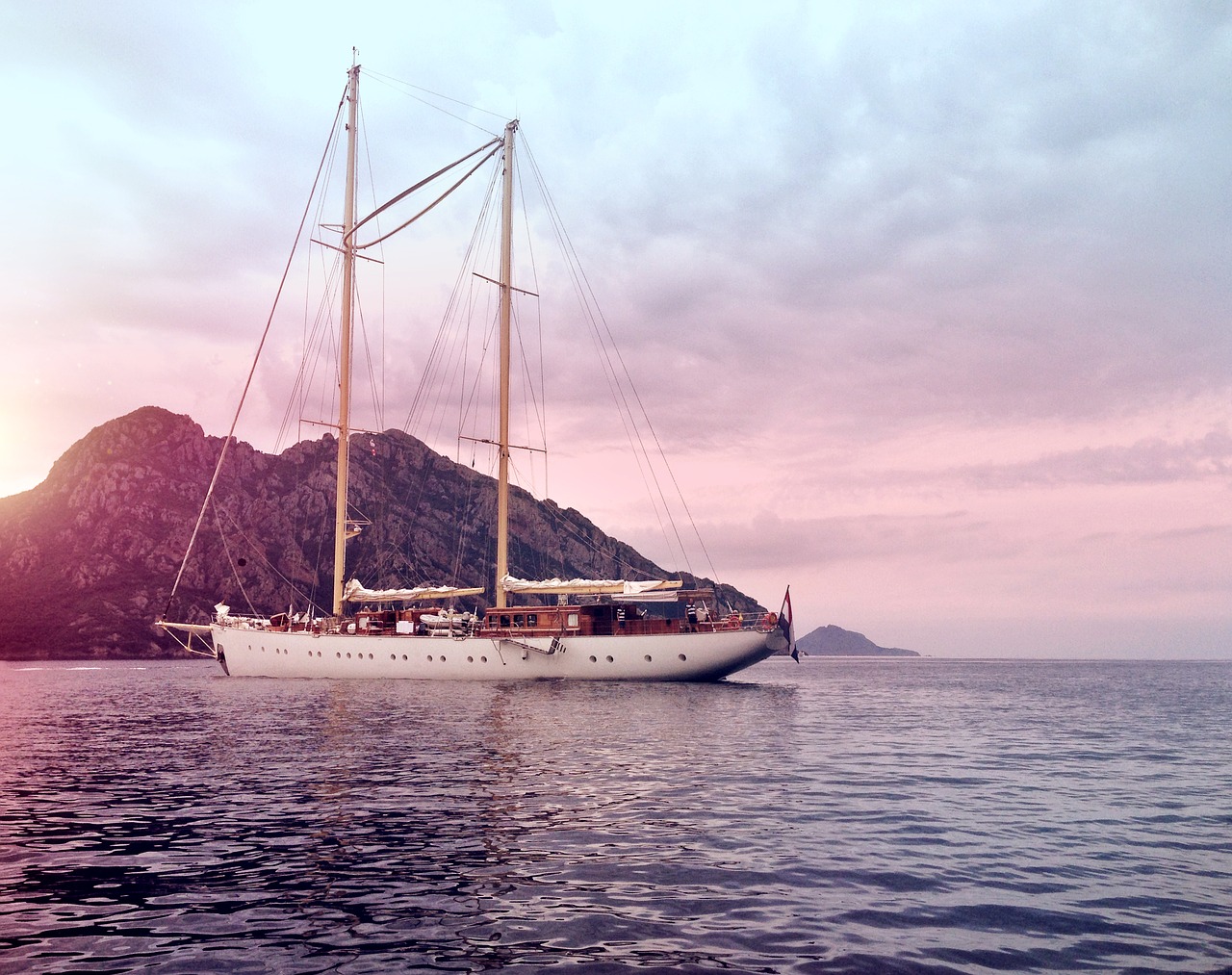 boat  water  mountain free photo