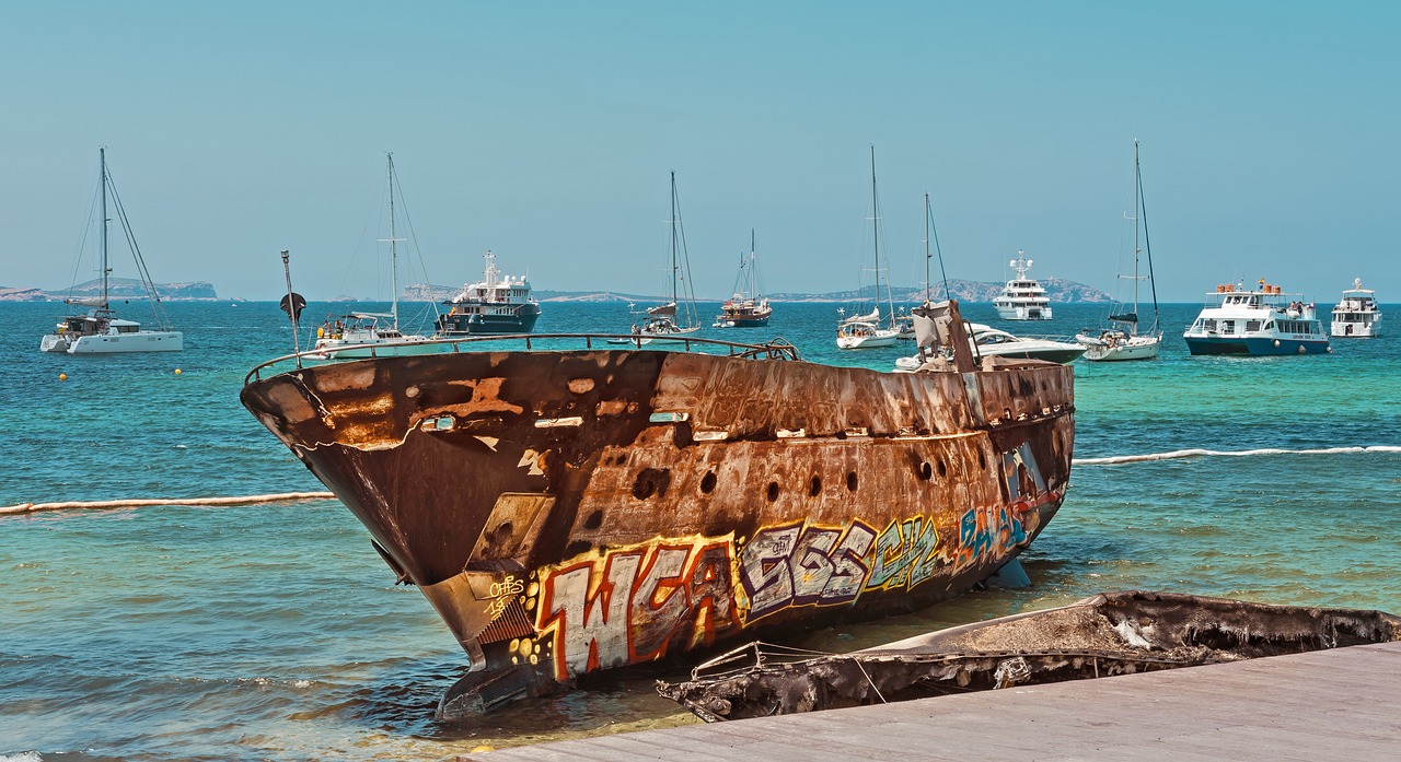 boat  abandoned  shipwreck free photo