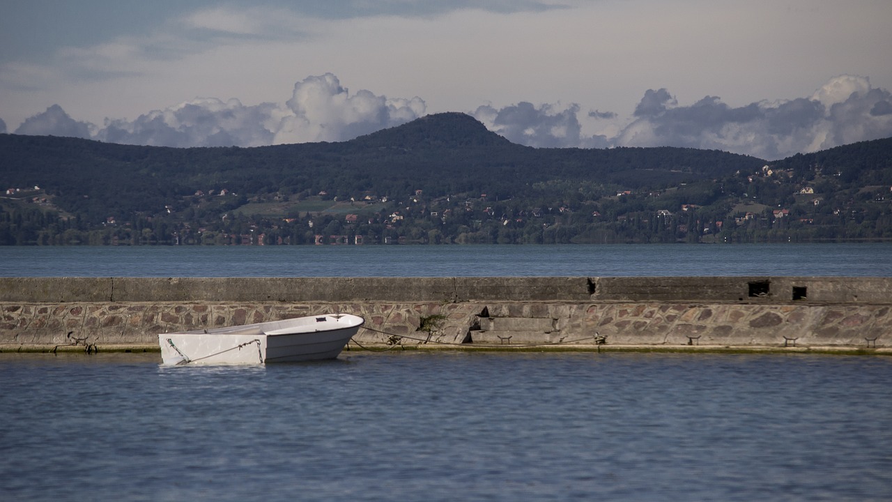 boat  lake  water free photo