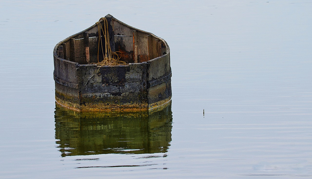 boat  lake  water free photo