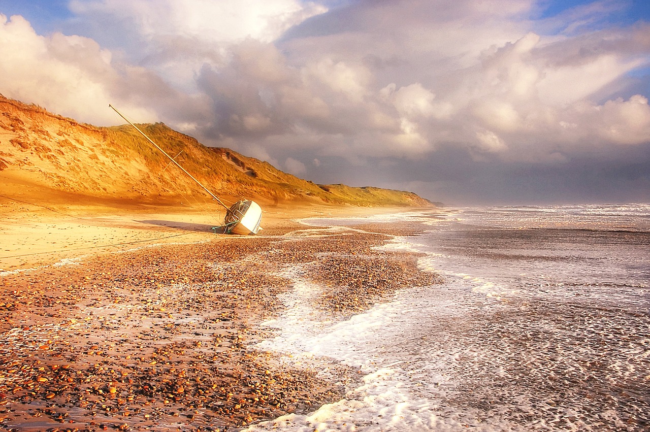 boat  beach  sea free photo