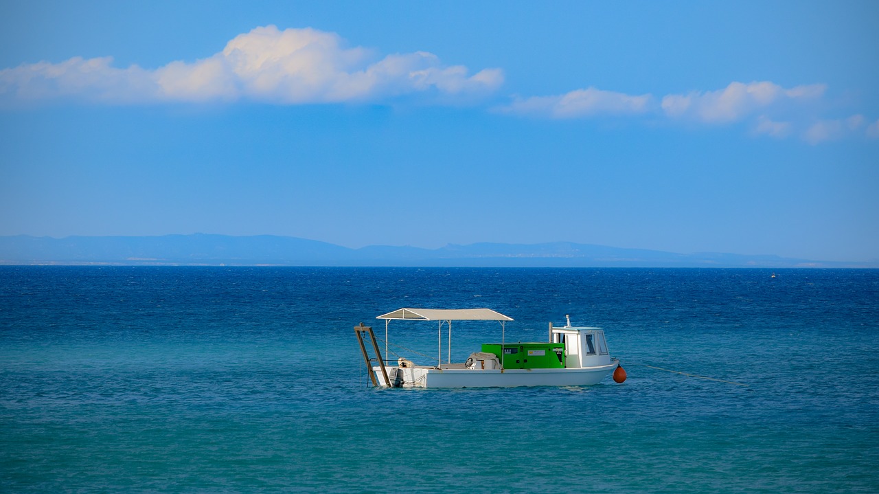 boat  sea  sky free photo