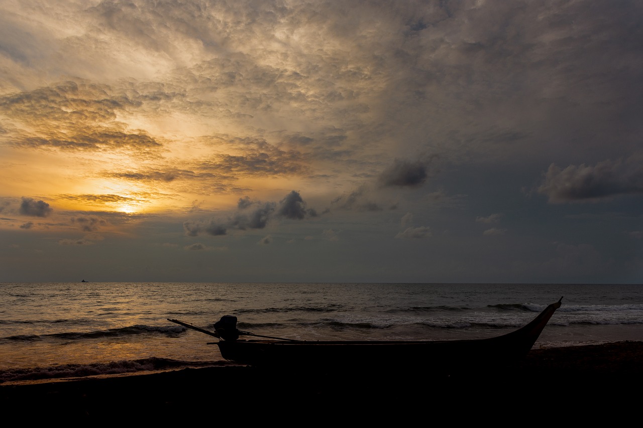 boat  beach  sea free photo