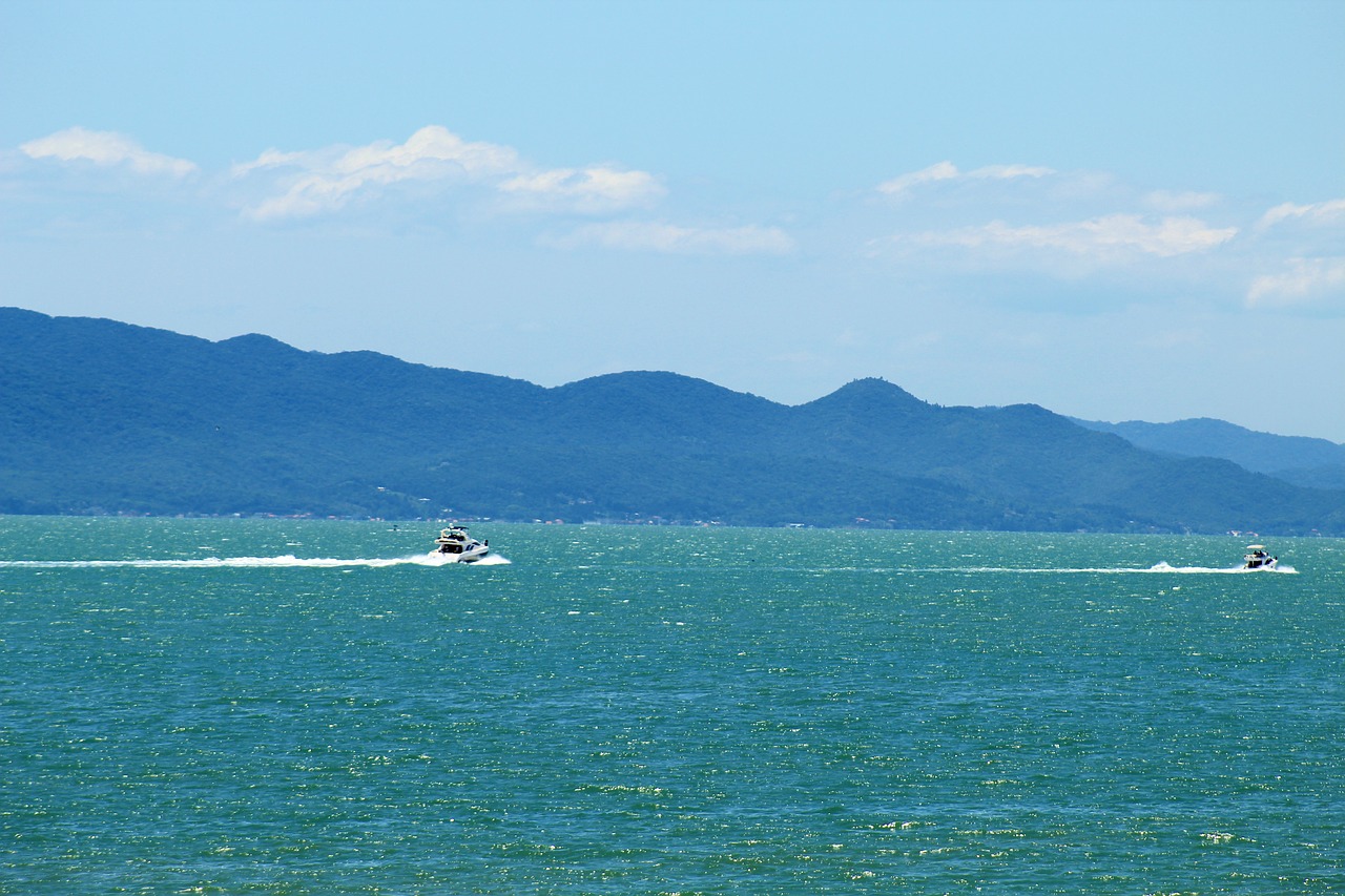 boat  beira-mar norte  mar free photo