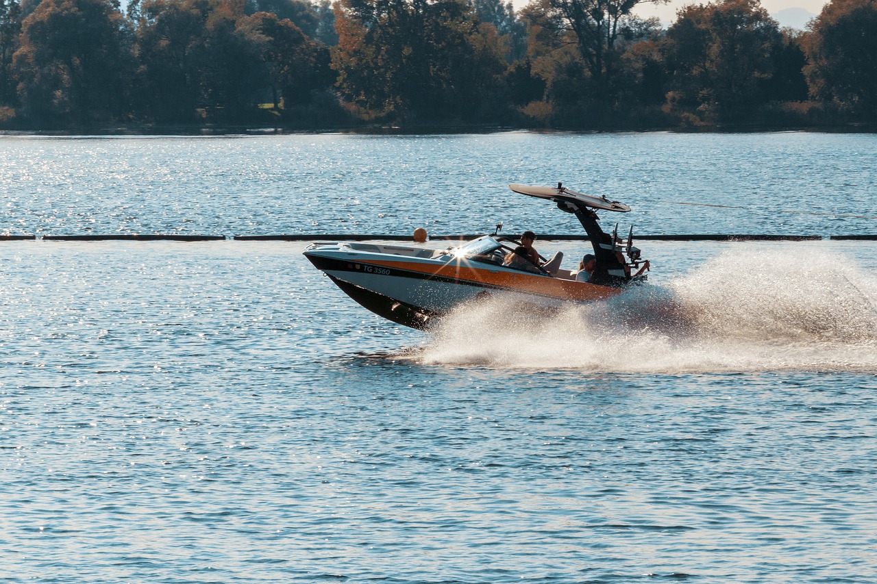 boat  water  lake free photo