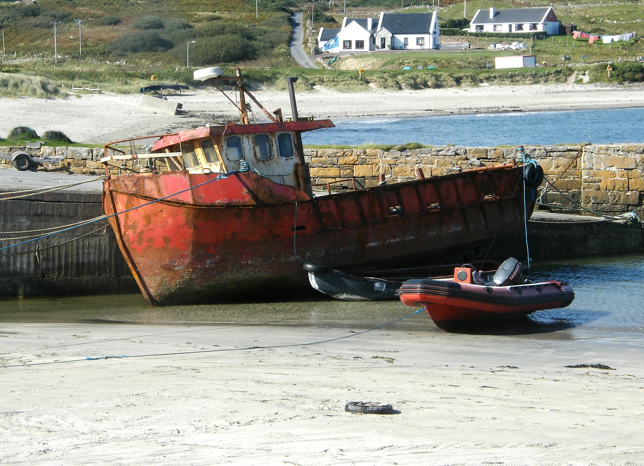 boat rusty old free photo