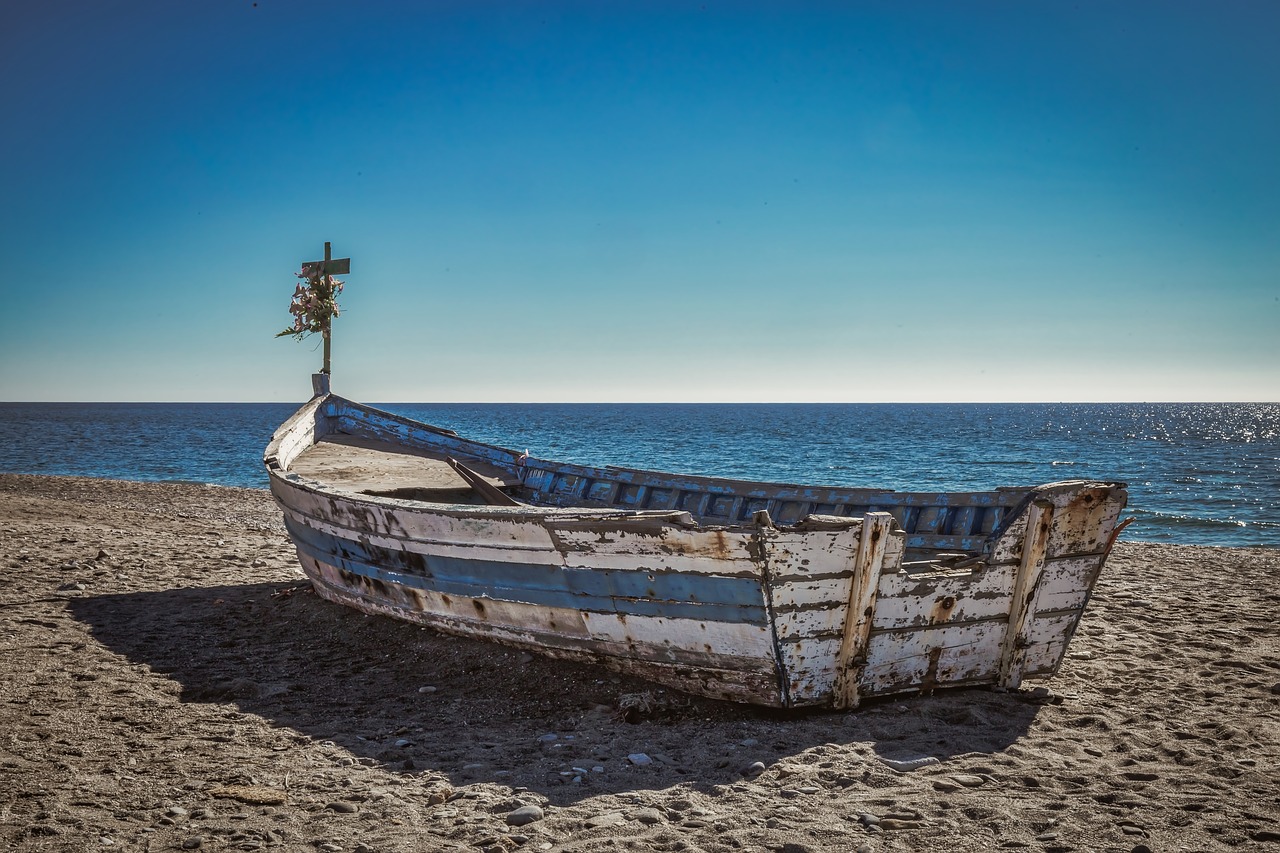 boat  vintage  beach free photo