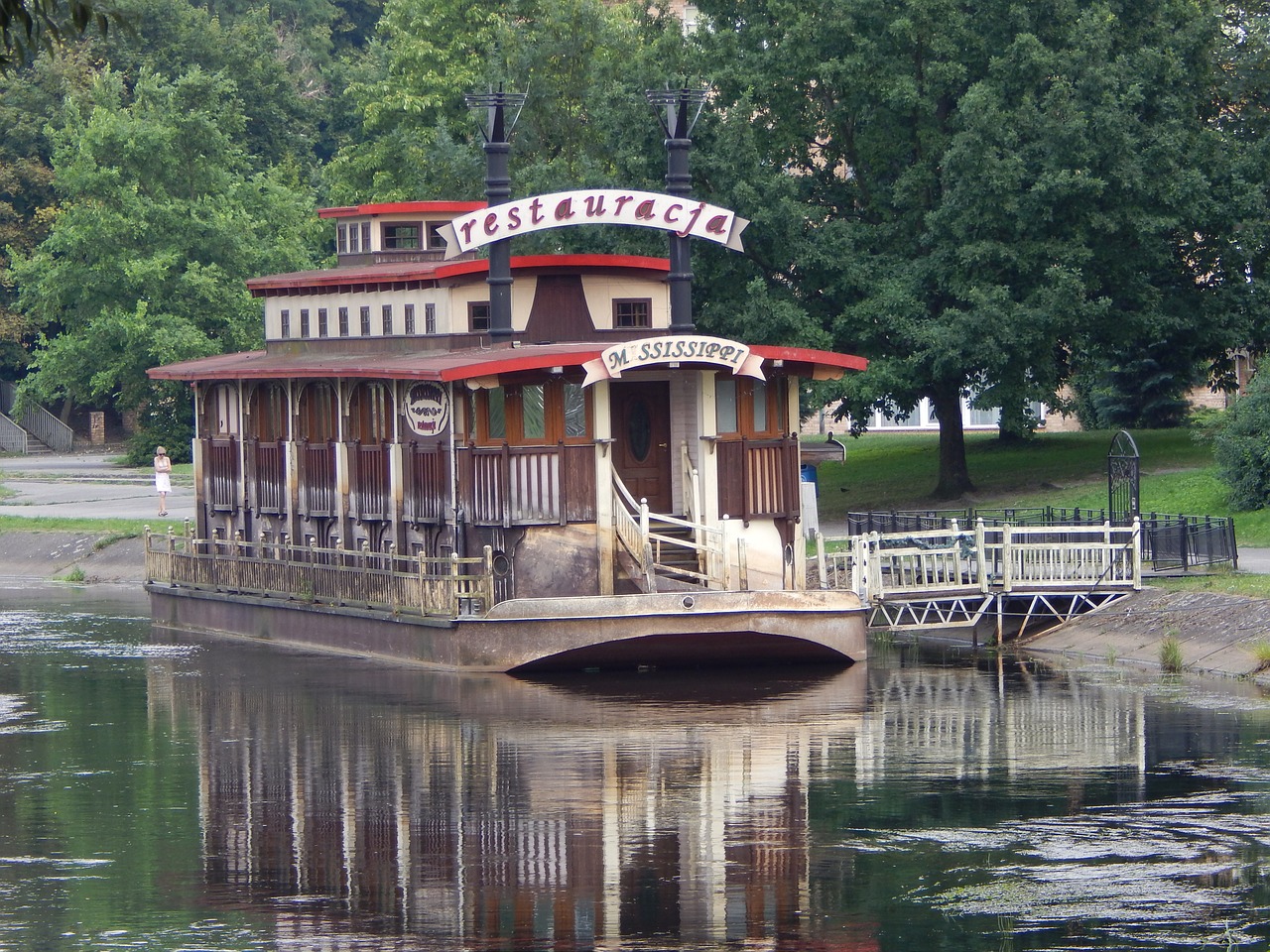 boat the barge house on the water free photo