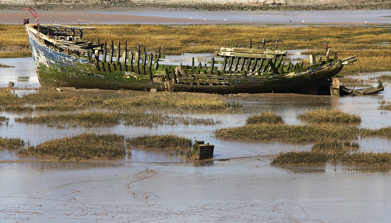 boat  wreck  ship free photo