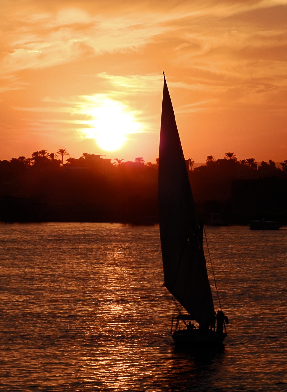 boat  sunset  nil free photo