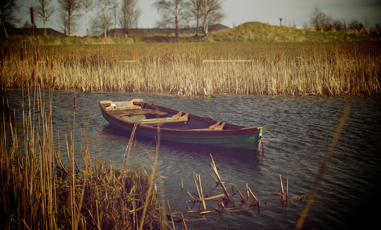 boat lonely lake free photo