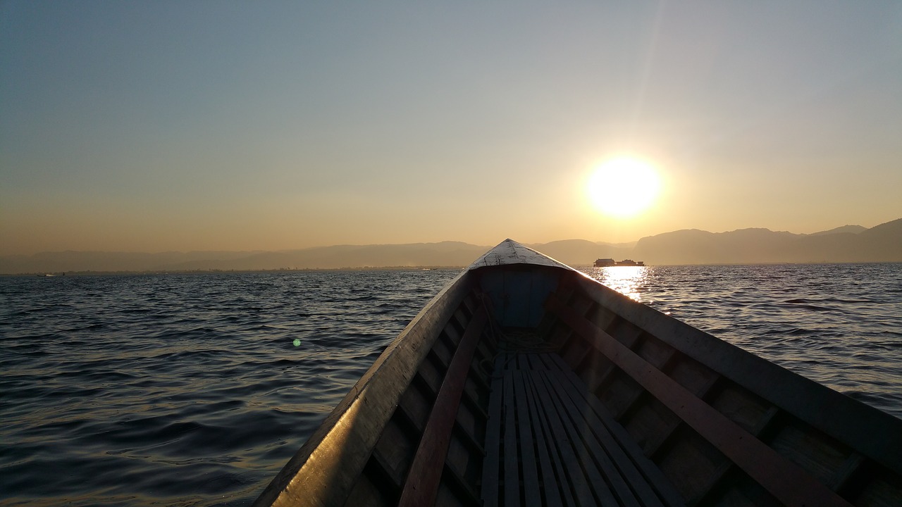 boat  lake  canoeing free photo