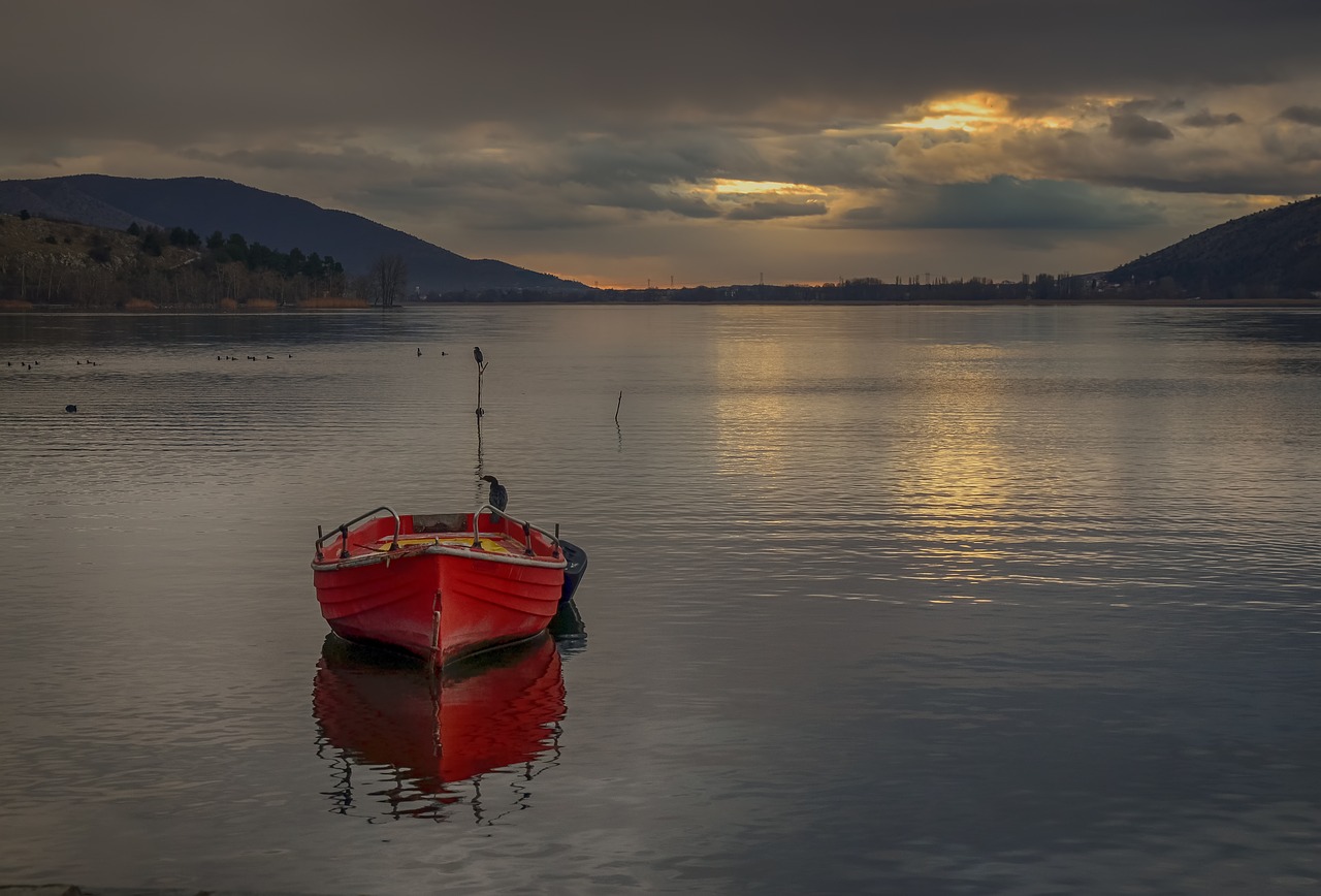 boat  red  lake free photo