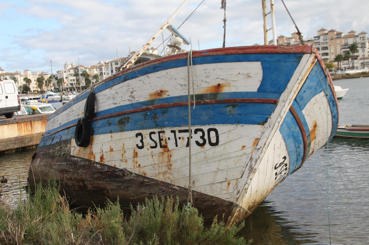 boat  desauciado  puntadelmoral free photo