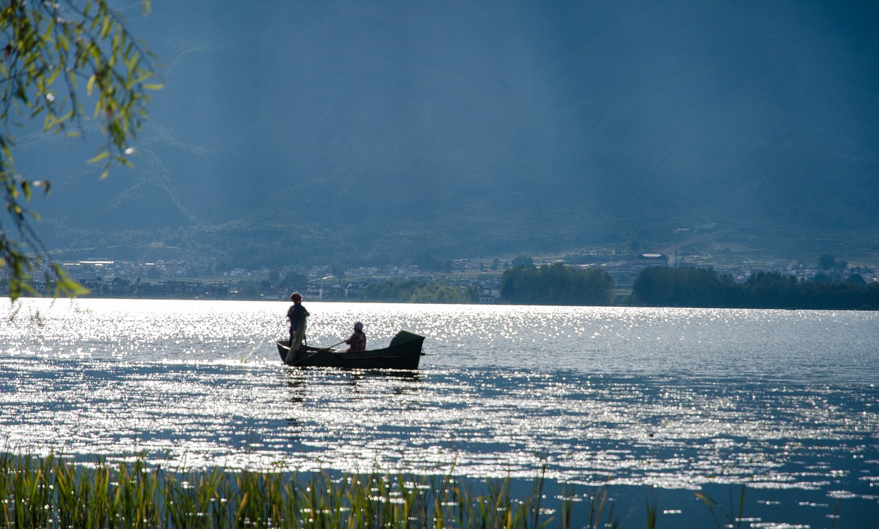 boat erhai lake sunshine free photo