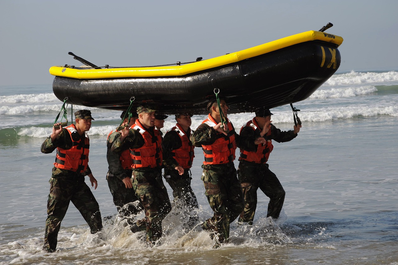 boat teamwork training free photo