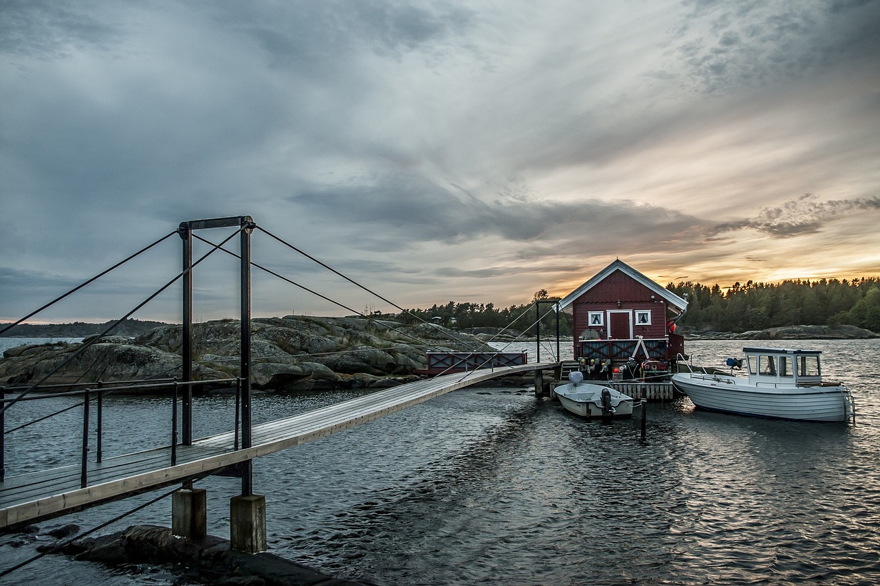 boat shed house free photo