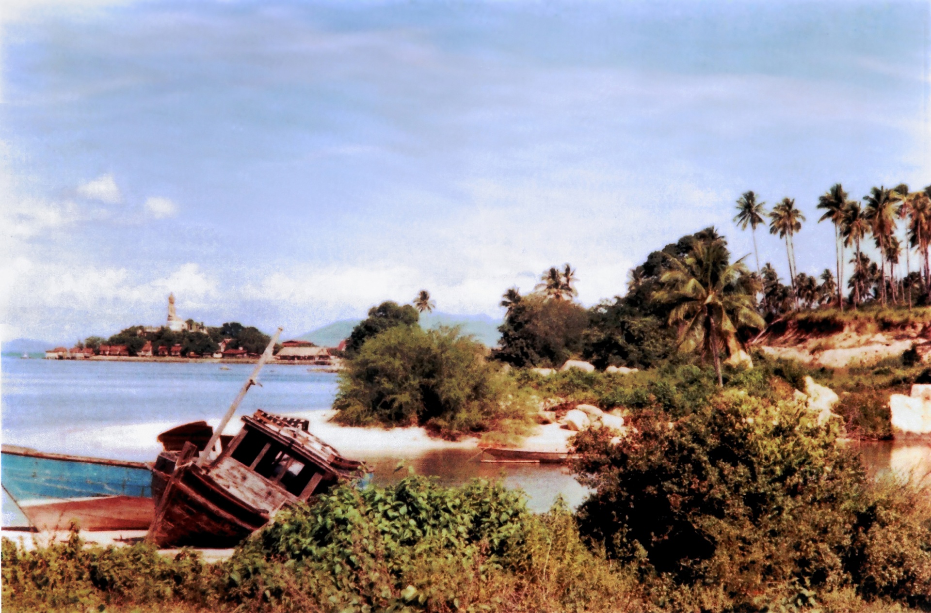 abandoned boat big buddha free photo