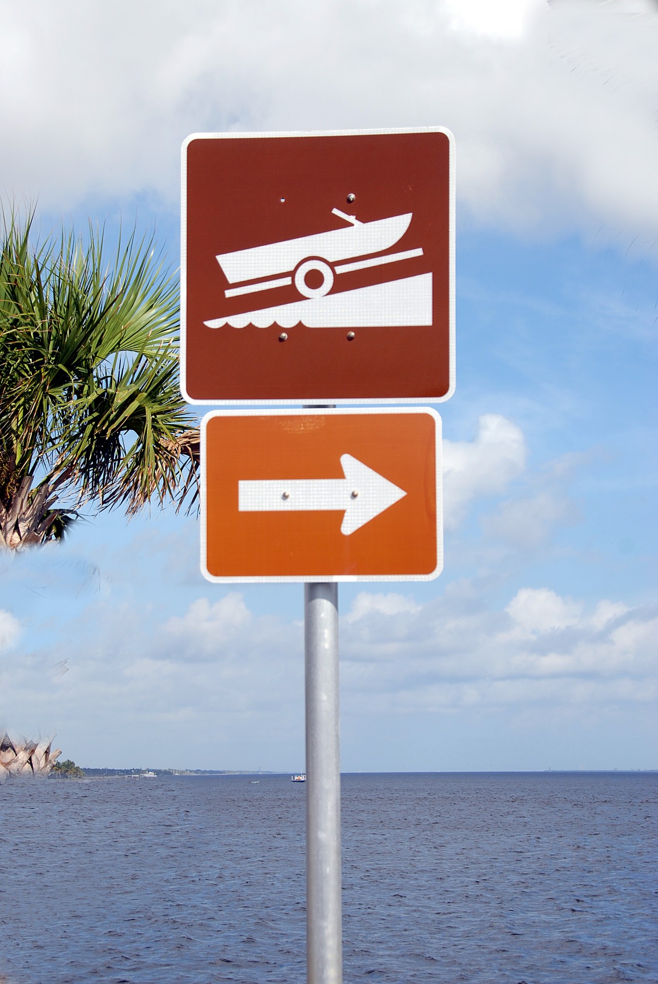 boat ramp river free photo