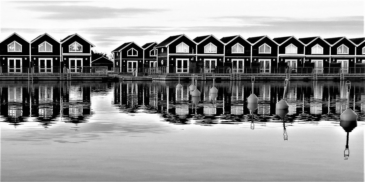 boathouses lake port free photo