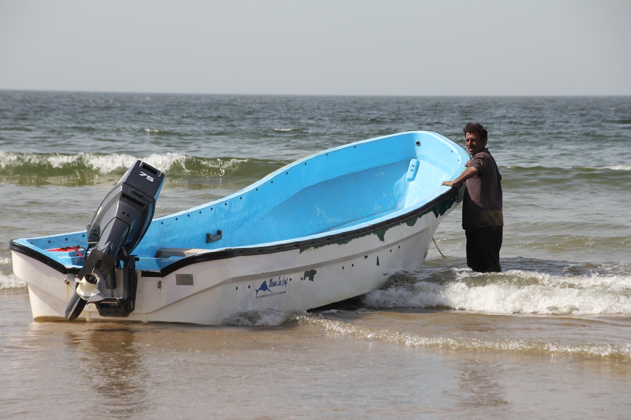 boating  boat  gadani free photo