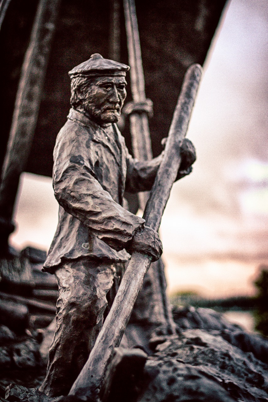 boatman statue selkirk free photo