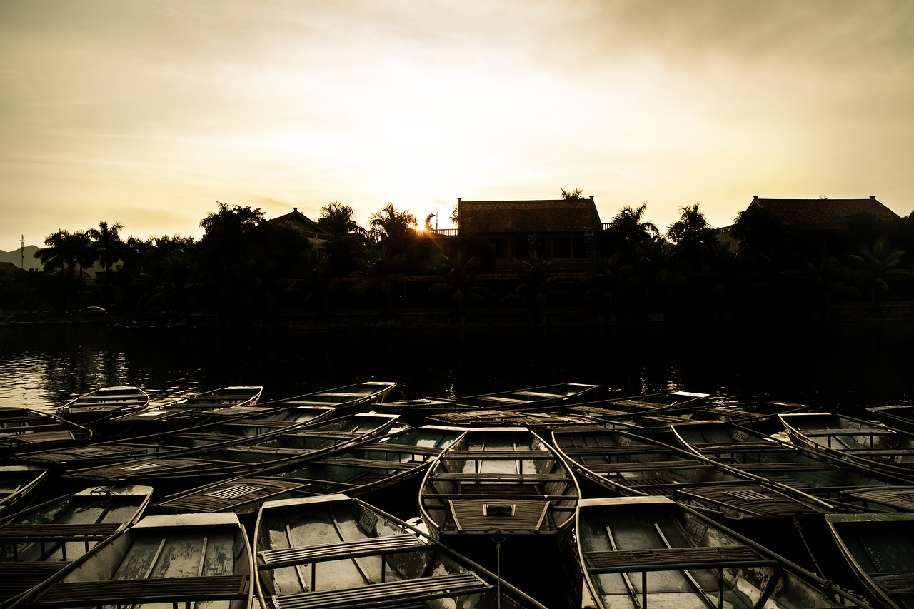 boats sunset tamcoc free photo