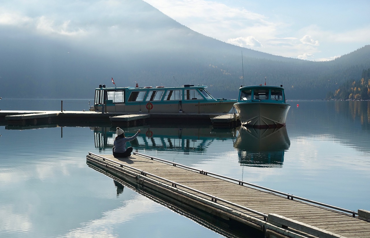 boats tranquil mooring free photo