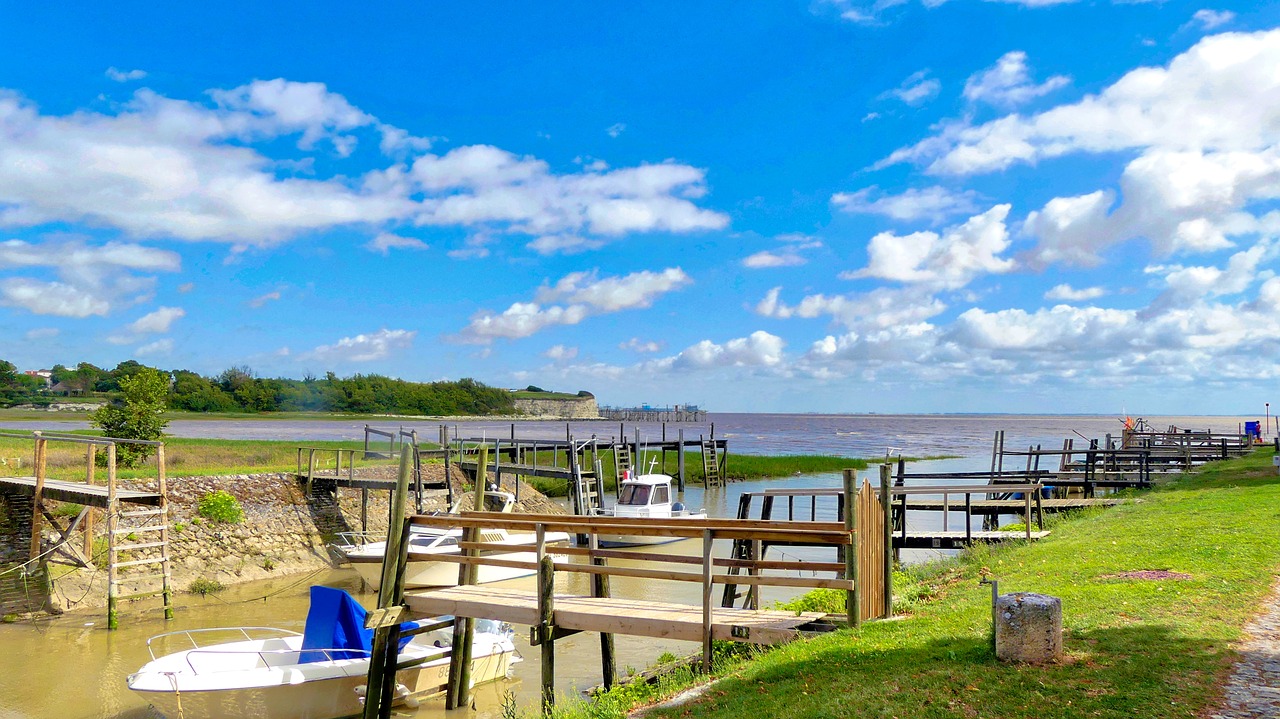 boats  port  tide free photo