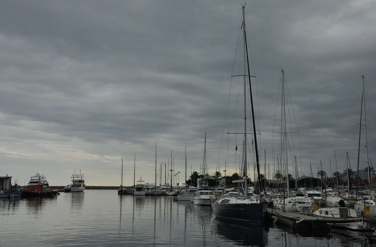 boats  port  sky free photo