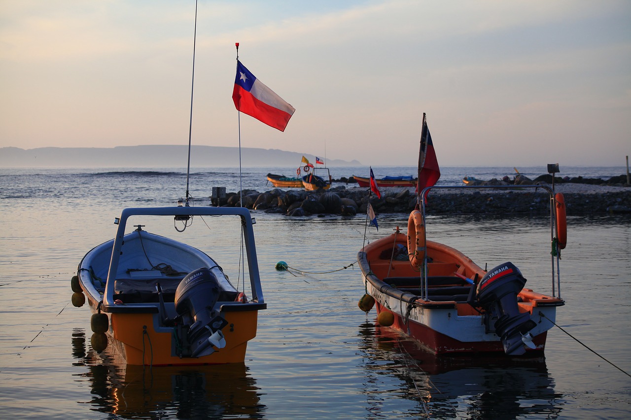 boats  ocean  fishermen free photo