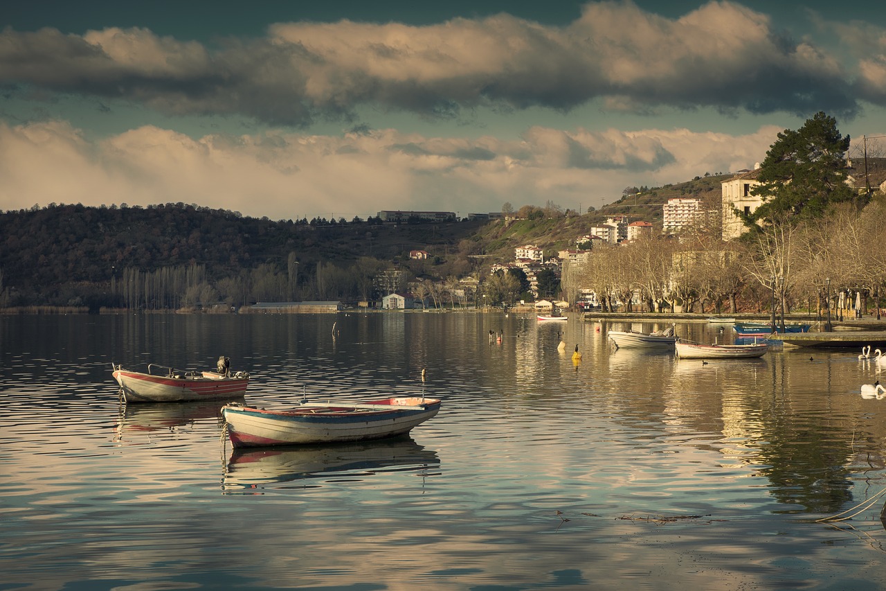 boats  lake  boat free photo