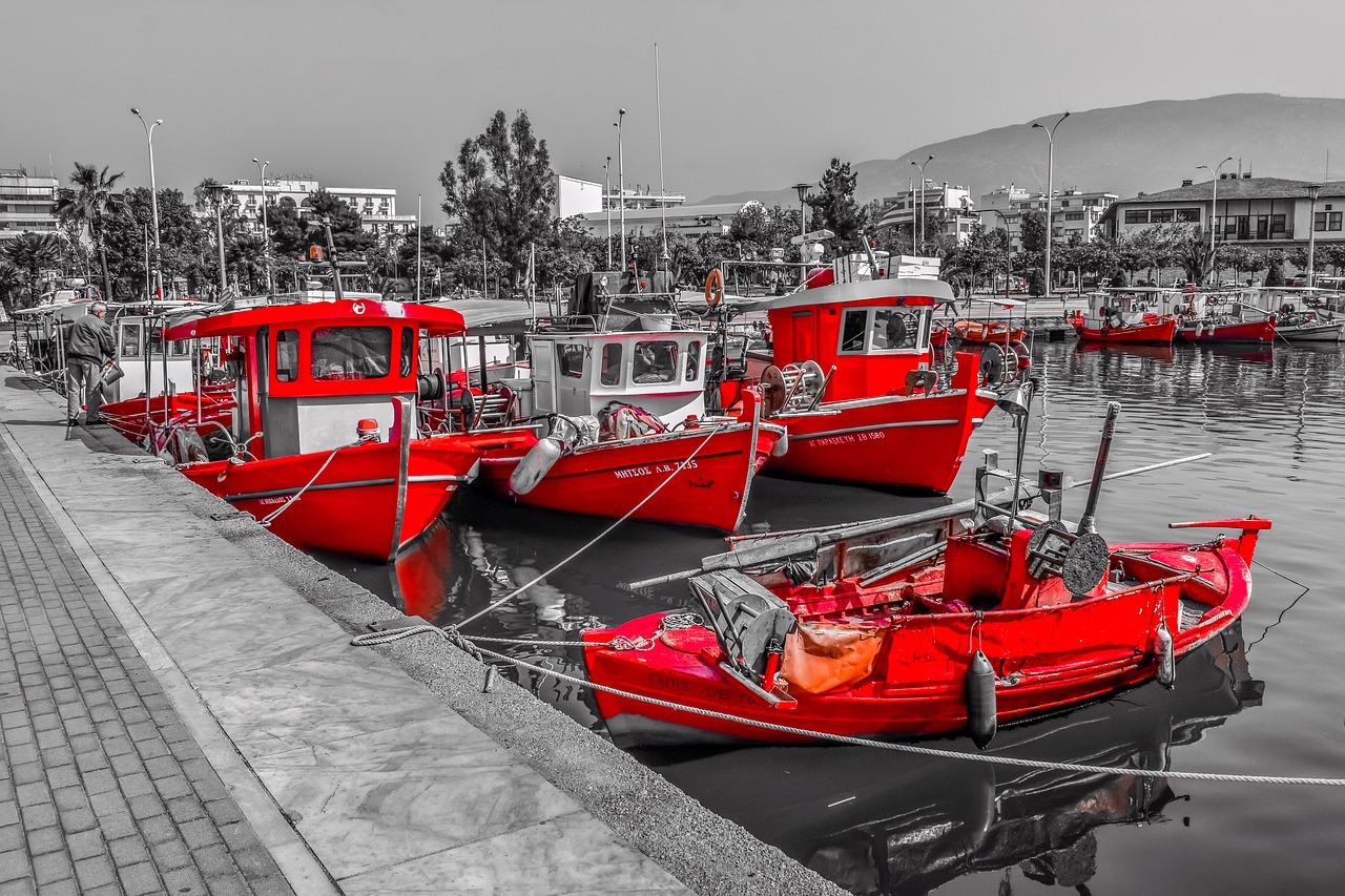 boats  red  colour free photo