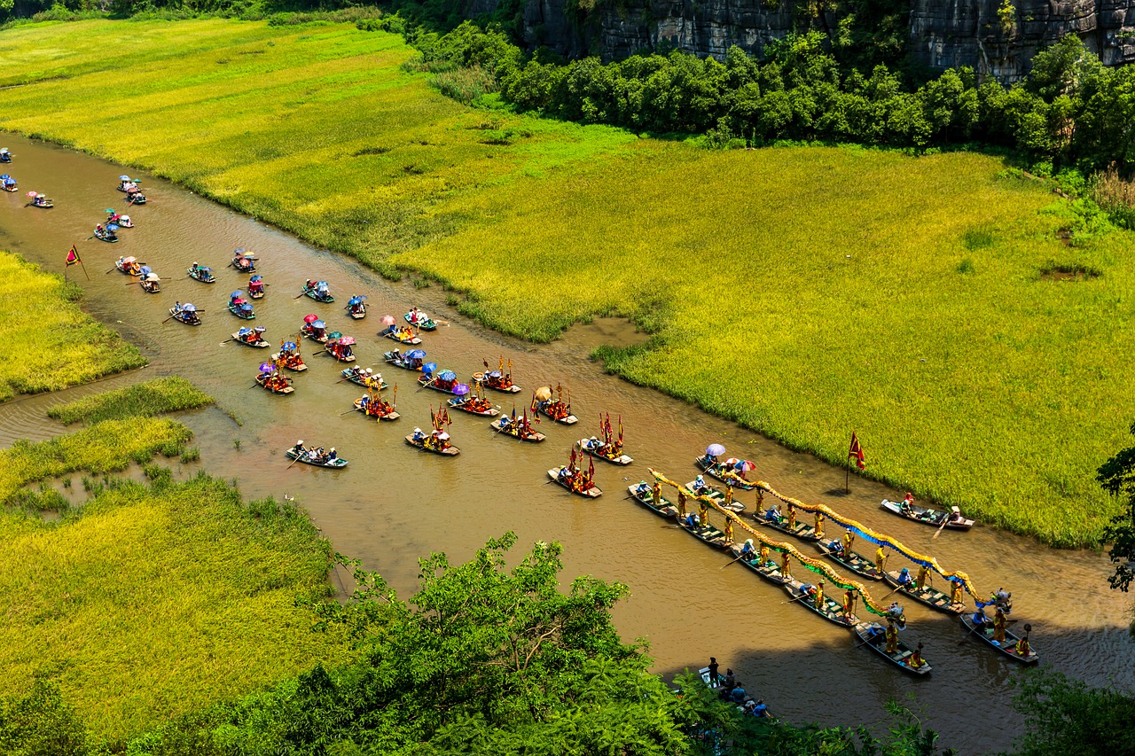 boats  travel  water free photo