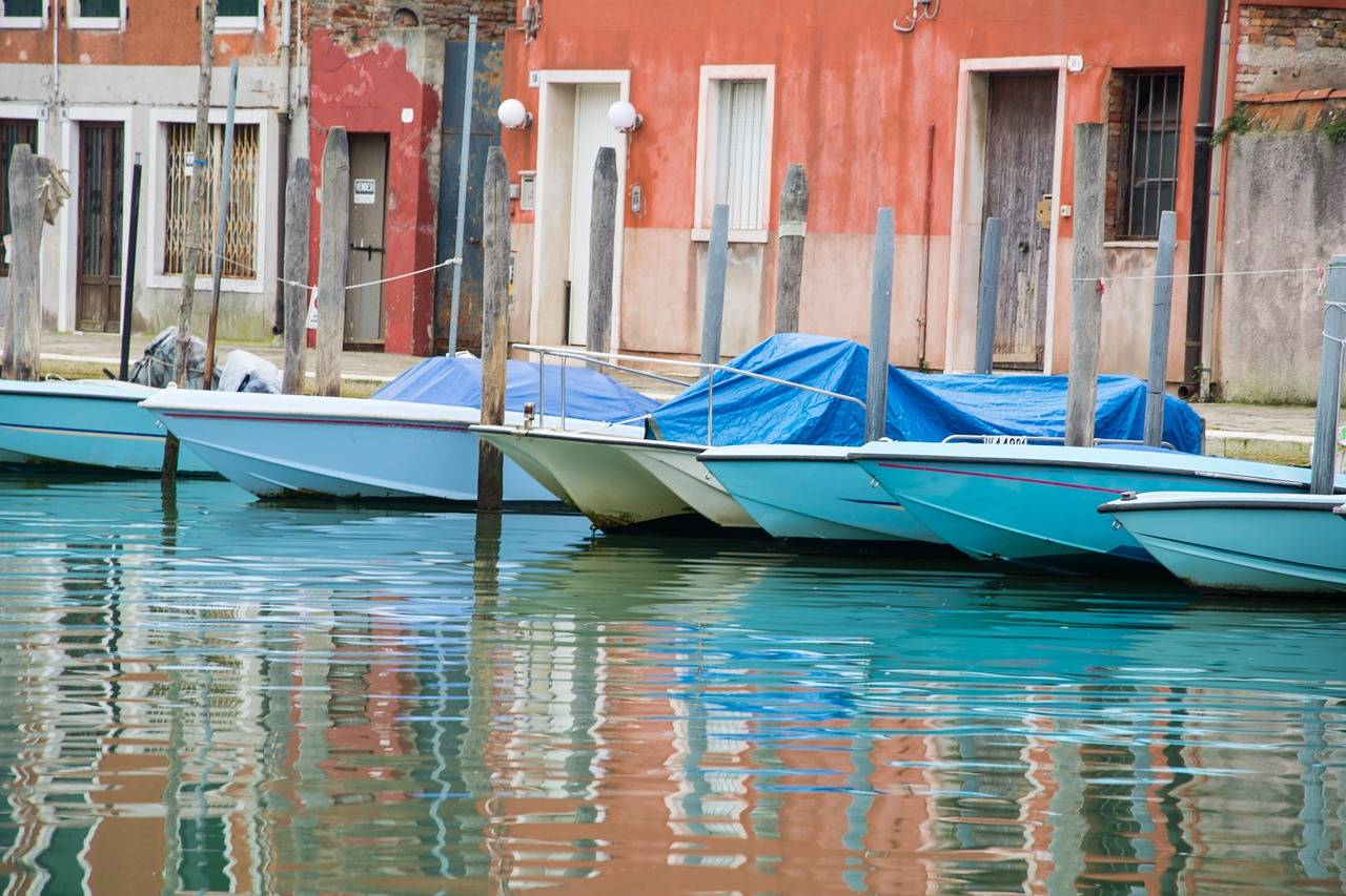 boats quiet water free photo