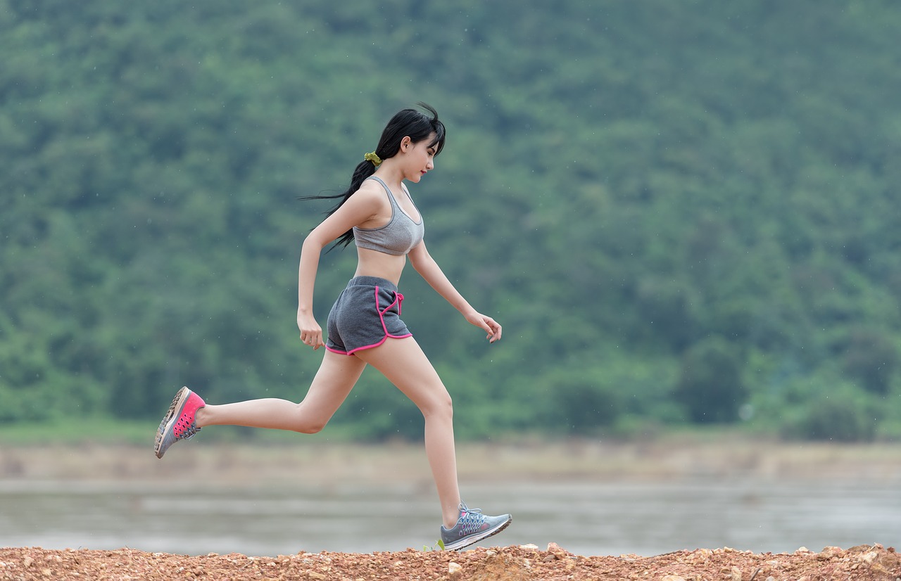 lady,joging,rush,sports,outdoor,eye,caucasian people,body,clothing,countryside,uniformity,fat,woman,company,fit,exercise,hard,health,health care,horizontal,lifestyle,park,people,ponytail,some,smiling,strong,thailand,thin,thirty,free pictures, free photos, free images, royalty free, free illustrations, public domain