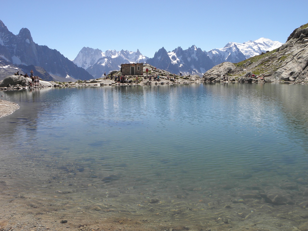 body of water mountain nature free photo