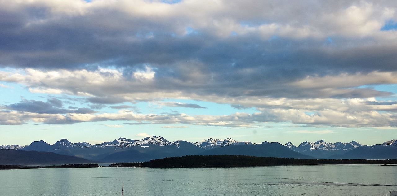 body of water nature panoramic free photo