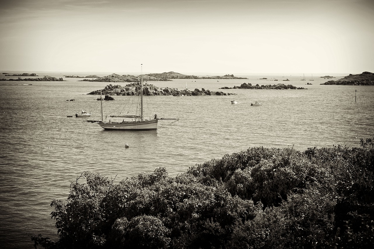 body of water boat sea free photo