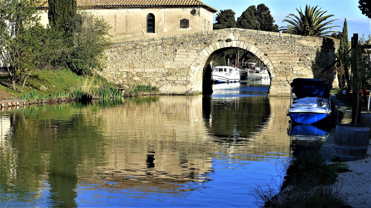 body of water architecture reflection free photo