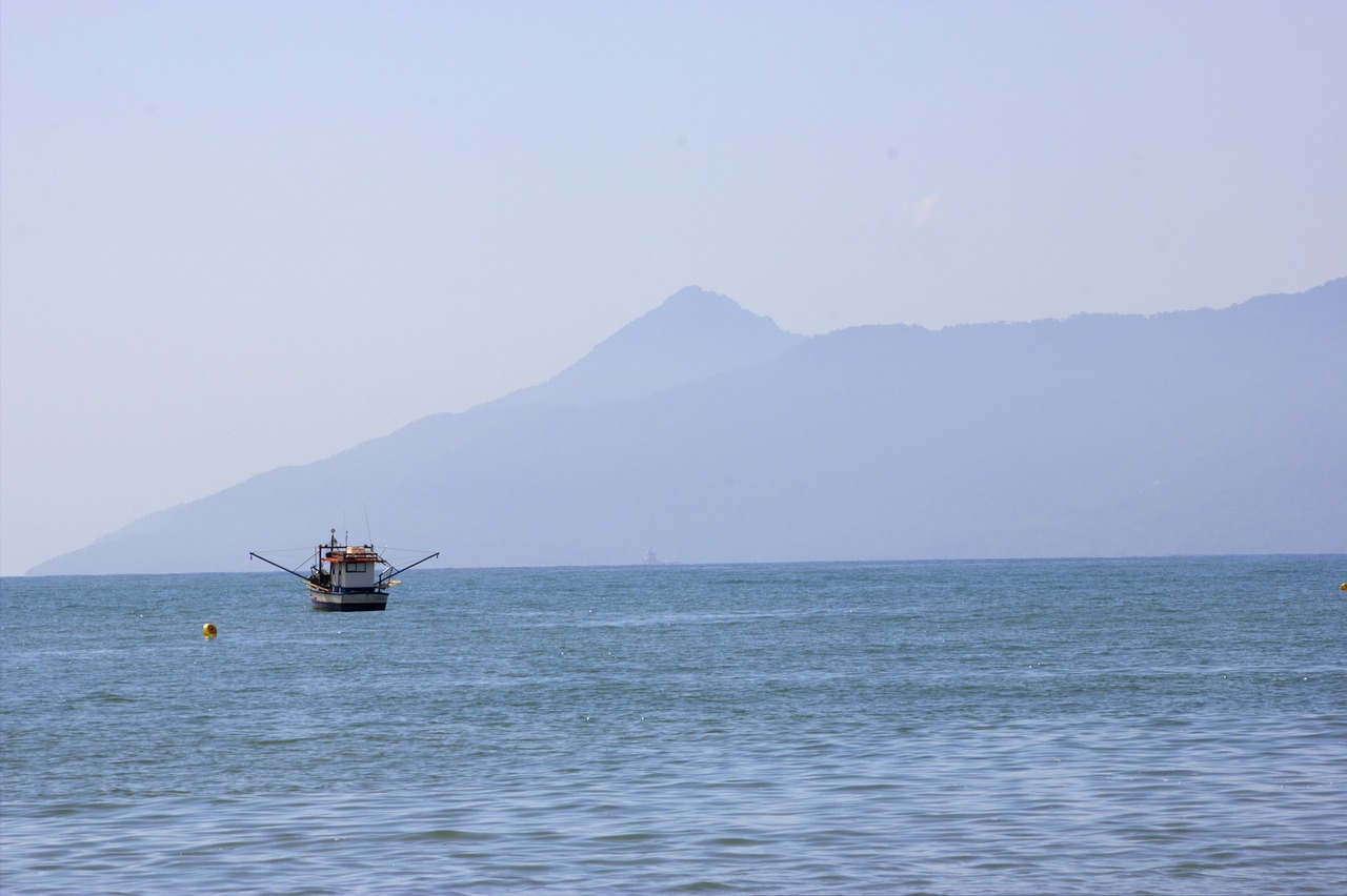 body of water  mar  vessel free photo