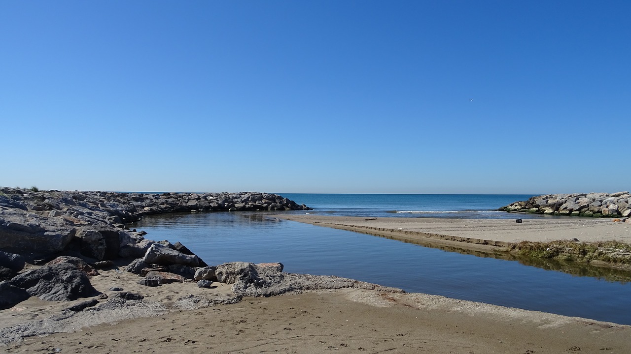 body of water  sea  beach free photo