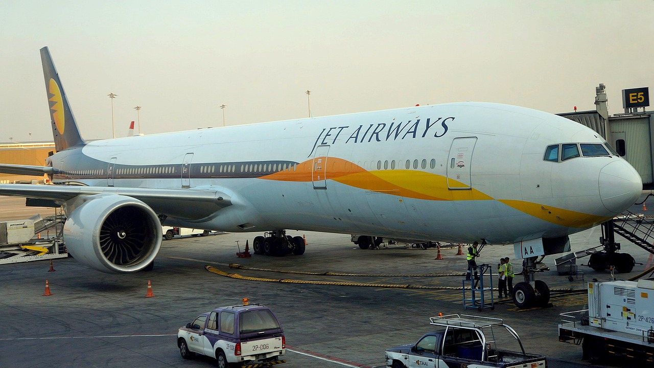 boeing 777 jet airways free photo