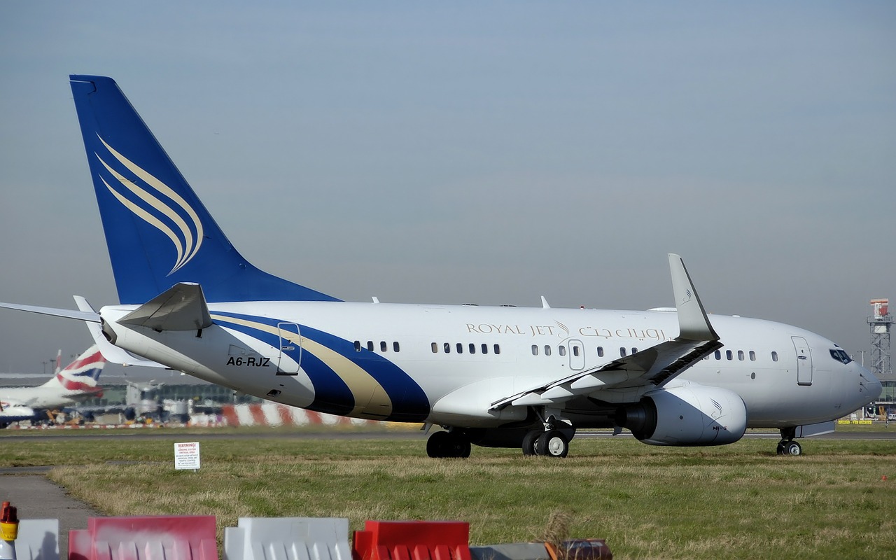 boeing airline b-737 free photo
