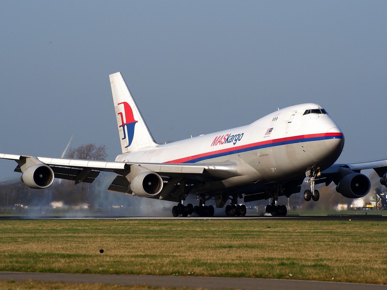 boeing 747 jumbo jet malaysia airlines free photo