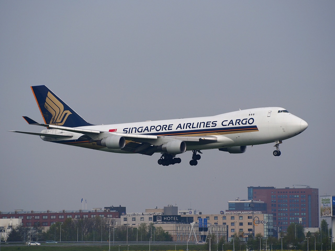 boeing 747 jumbo jet singapore airlines free photo