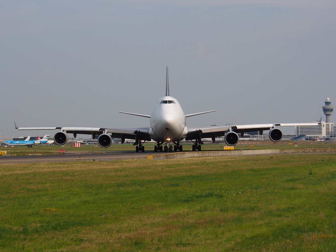 boeing 747 jumbo jet singapore airlines free photo