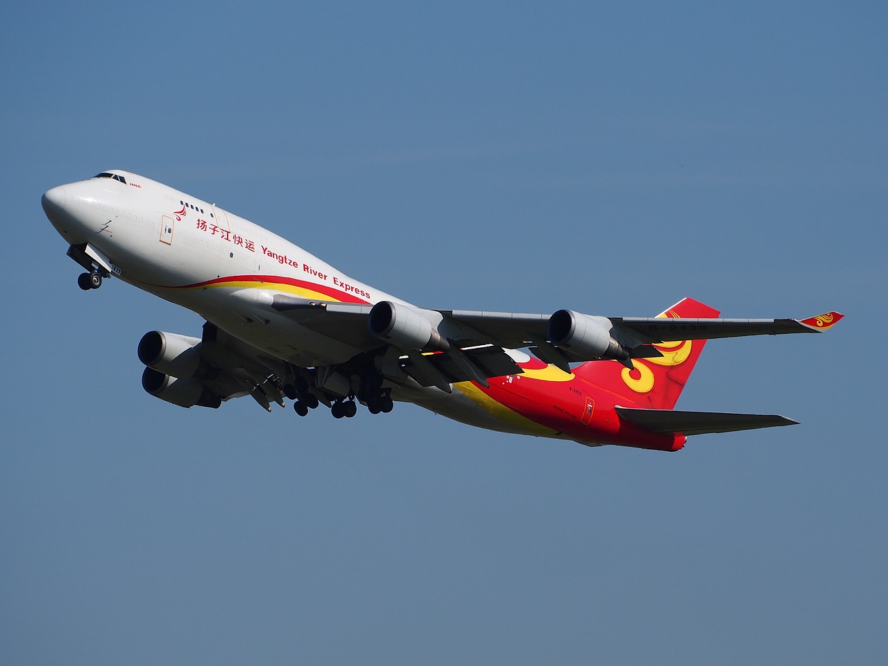 boeing 747 yangtze river express jumbo jet free photo